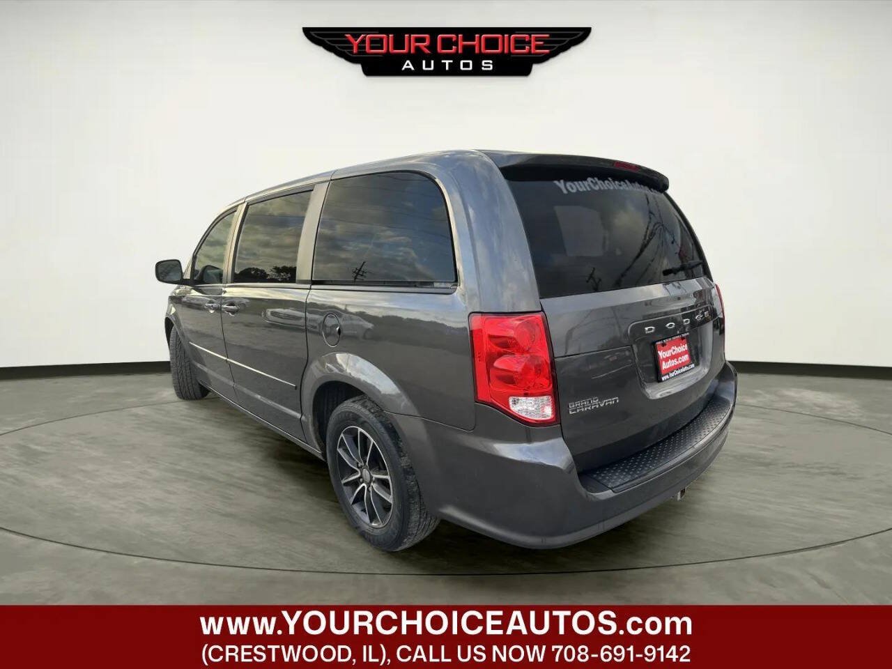 Used 2015 Dodge Grand Caravan SXT FWD image 3