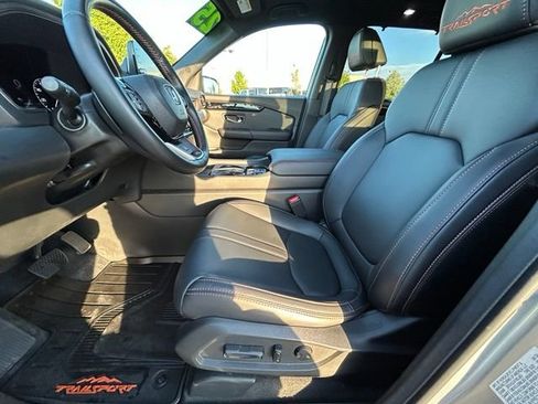 Used 2025 Honda Pilot TrailSport image 29