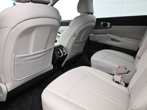 Used 2025 Kia Sorento SX image 21