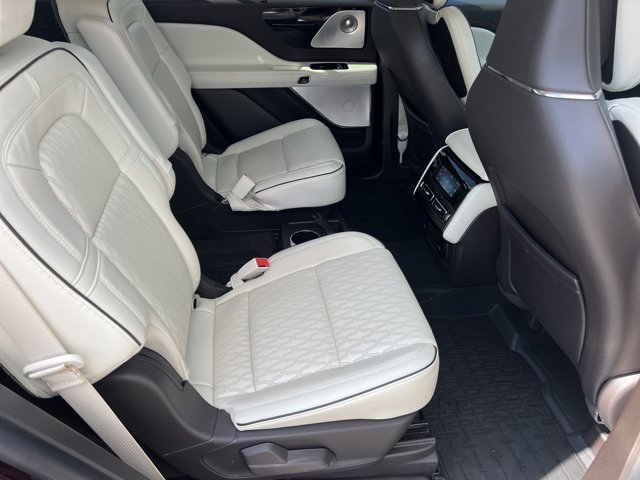Used 2023 Lincoln Aviator Black Label w/ Dynamic Handling Package AWD/4WD image 17