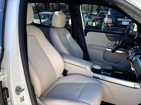 Used 2022 Mercedes-Benz GLB 250 image 8
