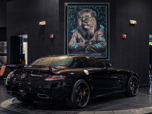 Used 2015 Mercedes-Benz SLS AMG GT Final Edition image 3