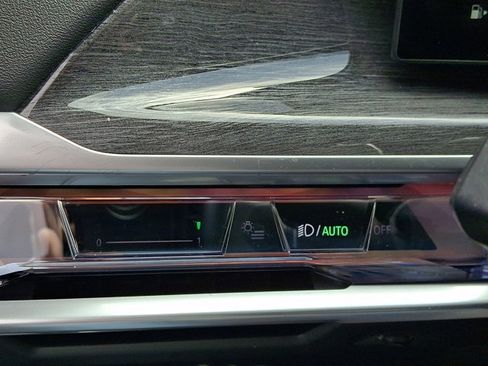 Used 2023 BMW 760i xDrive AWD/4WD image 25