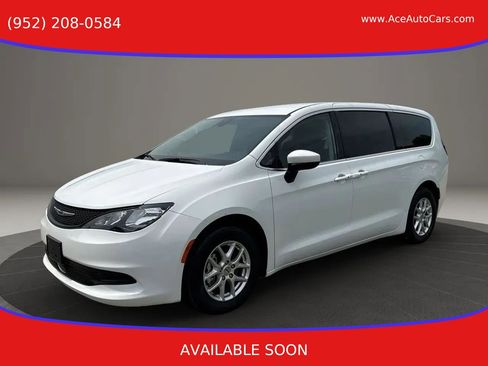 Used 2023 Chrysler Voyager LX FWD image 1