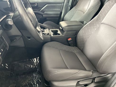 Used 2025 Toyota Tacoma SR5 AWD/4WD image 20