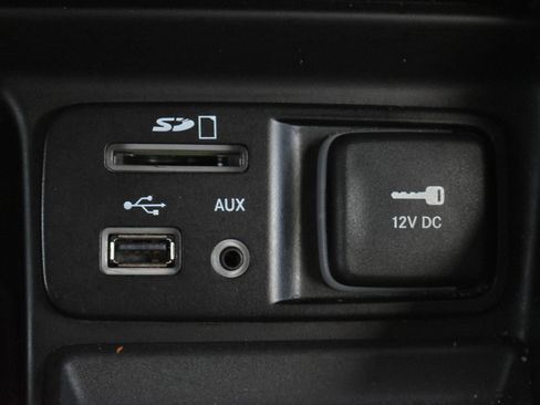 Used 2018 Jeep Cherokee Latitude w/ Altitude Package image 27