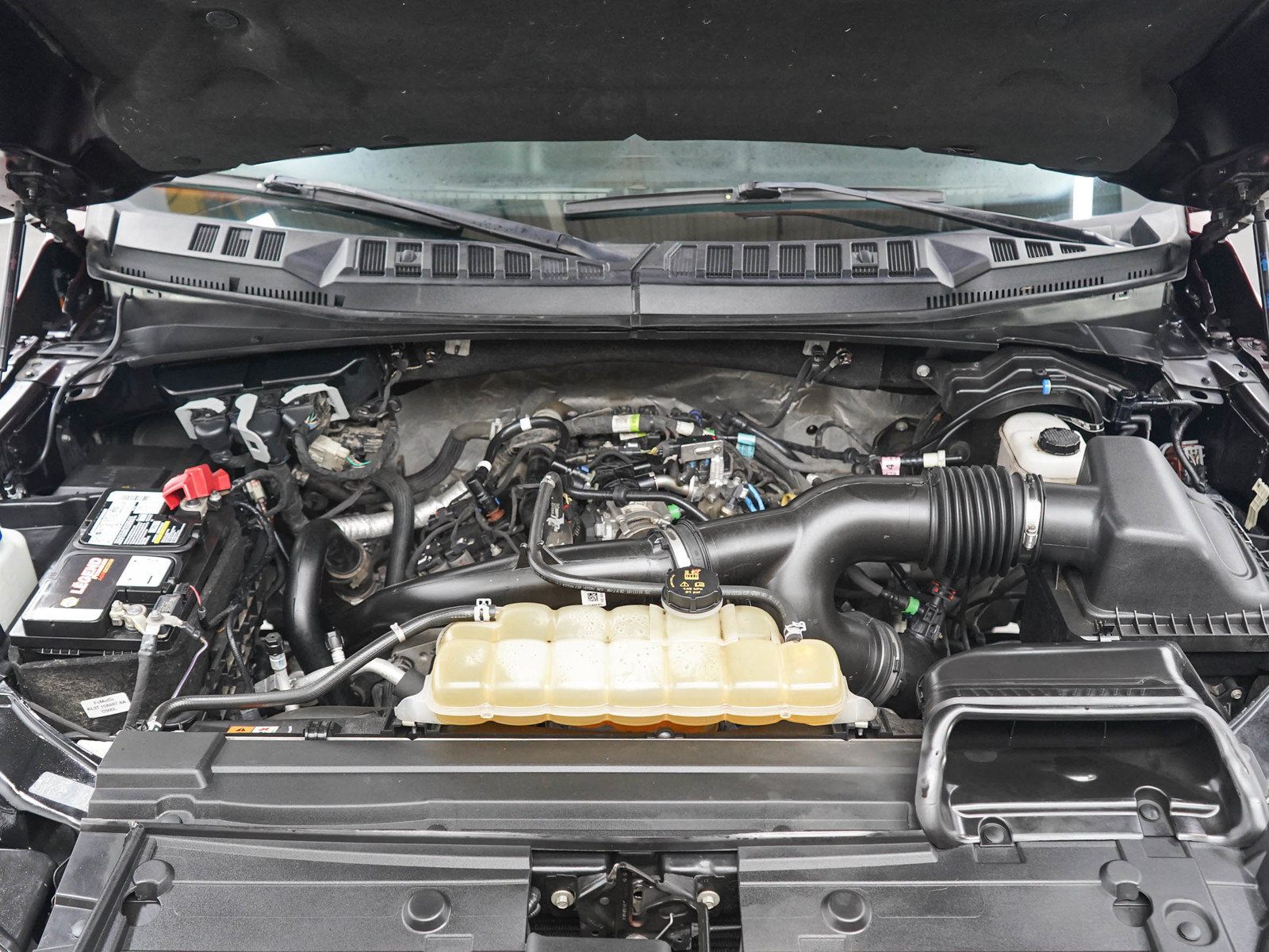 Used 2019 Ford F150 Lariat w/ Equipment Group 502A Luxury AWD/4WD image 29