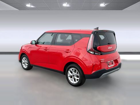 Used 2025 Kia Soul LX w/ LX Technology Package FWD image 3