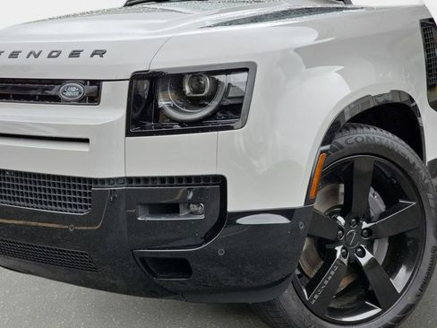 New 2026 Land Rover Defender 130 X-Dynamic SE image 33