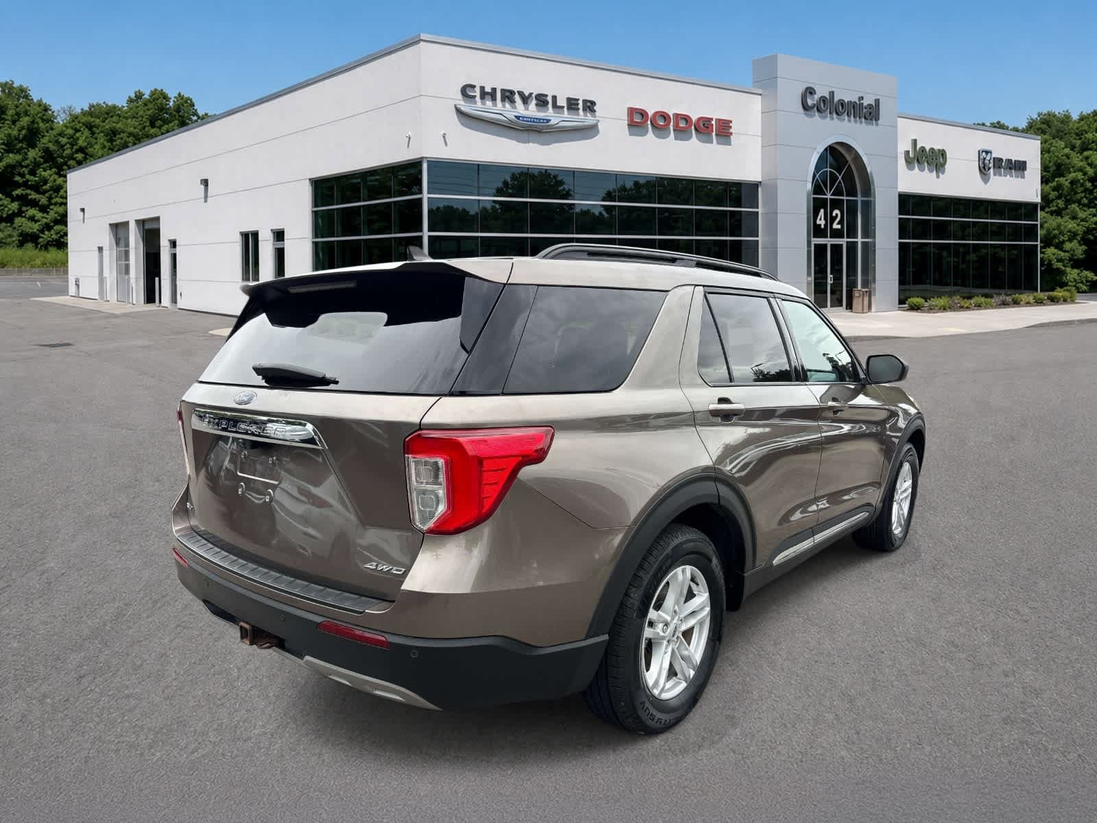Used 2021 Ford Explorer XLT w/ Equipment Group 202A AWD/4WD image 5