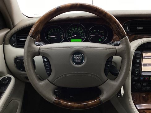 Used 2004 Jaguar XJ8 image 30