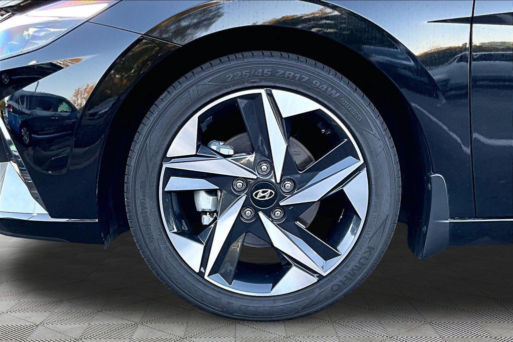 Used 2023 Hyundai Elantra Limited FWD image 22