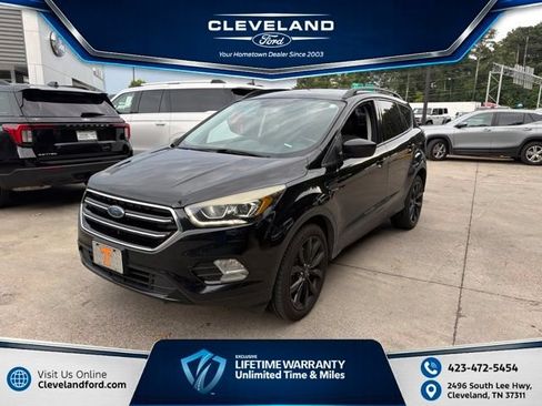 Used 2017 Ford Escape SE w/ SE Sport Appearance Package FWD image 1