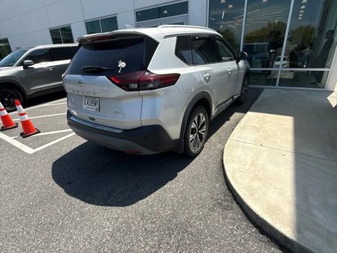 Used 2021 Nissan Rogue SV w/ Premium Package FWD image 4