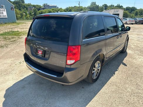 Used 2014 Dodge Grand Caravan SXT FWD image 6