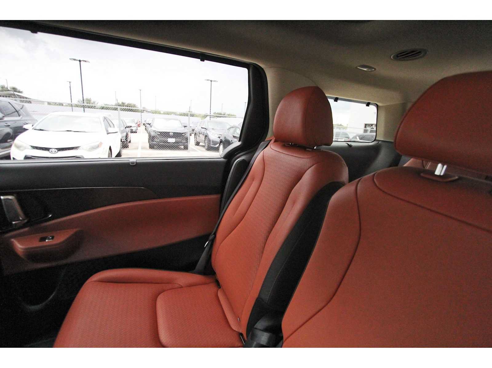 Used 2025 Kia Carnival SX Prestige FWD image 9