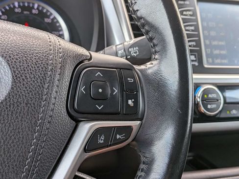 Used 2017 Toyota Highlander Limited AWD/4WD image 32