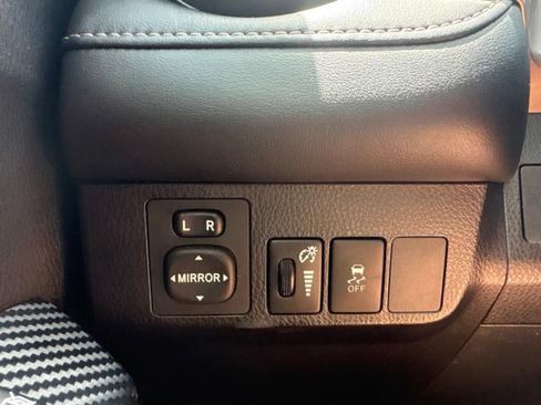 Used 2015 Toyota RAV4 Limited FWD image 17
