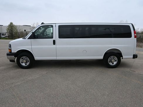 Used 2025 Chevrolet Express 3500 LT w/ LT Preferred Equipment Group RWD image 6