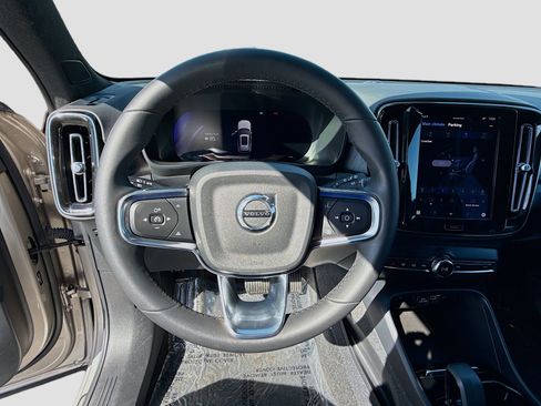 Used 2024 Volvo XC40 Recharge Plus w/ Protection Package Premier image 8