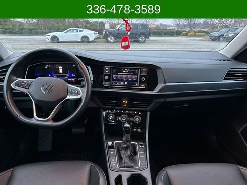 Used 2024 Volkswagen Jetta SE image 12