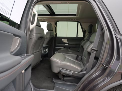 Used 2025 Ford Expedition Active AWD/4WD image 18