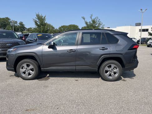 Used 2025 Toyota RAV4 XLE AWD/4WD image 8