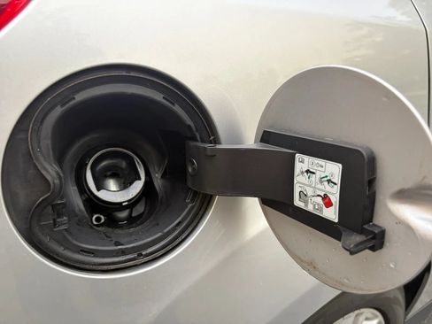 Used 2018 Ford Focus Titanium FWD image 28