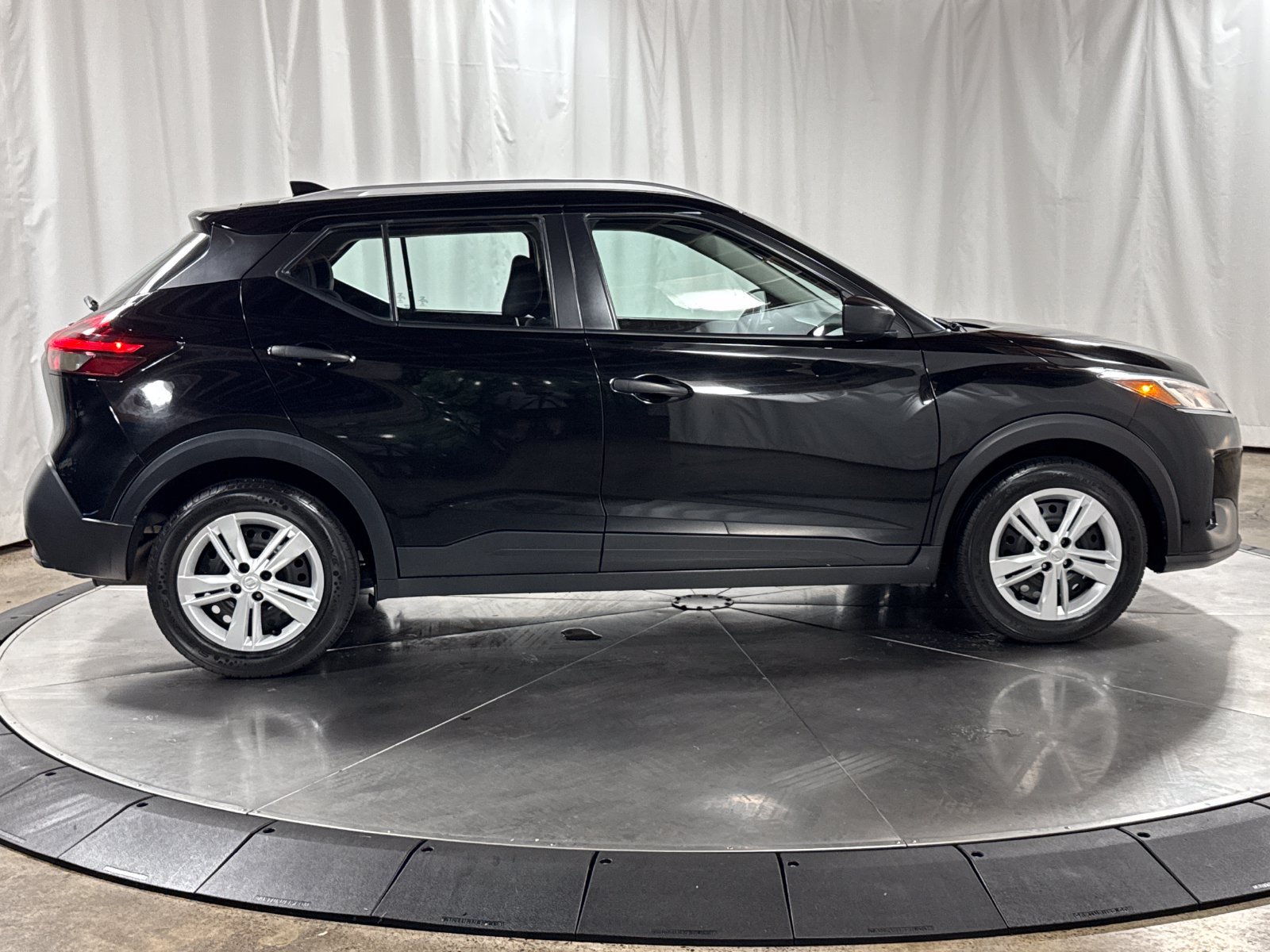 Used 2021 Nissan Kicks S FWD image 6