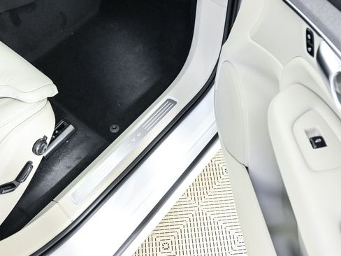 New 2026 Volvo XC90 T8 Ultra w/ Protection Package Premier image 26