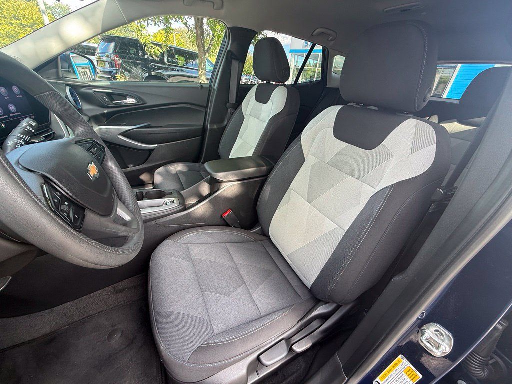 Used 2024 Chevrolet Trax LS w/ LS Convenience Package FWD image 22
