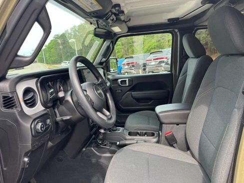 Used 2025 Jeep Gladiator Sport AWD/4WD image 7