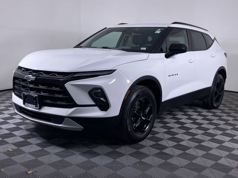 Certified 2024 Chevrolet Blazer LT w/ Convenience Package FWD image 32