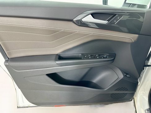 Certified 2024 Volkswagen Taos SEL AWD/4WD image 17