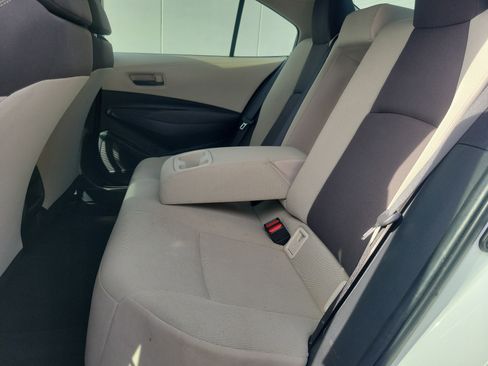 Used 2022 Toyota Corolla LE image 9