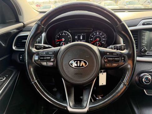 Used 2018 Kia Sorento FWD image 18