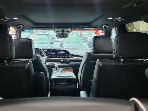 Used 2023 Cadillac Escalade Premium Luxury image 34