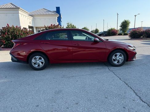 Certified 2025 Hyundai Elantra SE FWD image 8