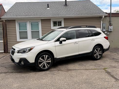 Used 2018 Subaru Outback 2.5i Limited AWD/4WD image 2
