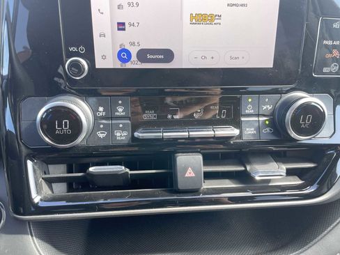 Used 2023 Toyota Highlander L image 16