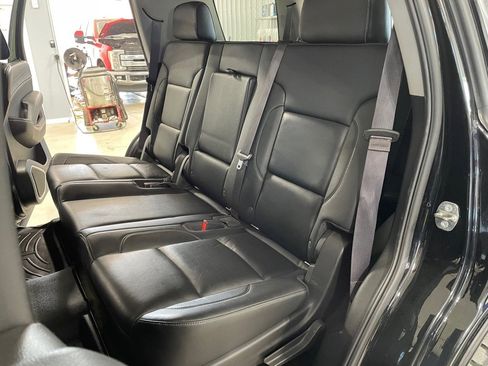 Used 2017 GMC Yukon SLT image 16