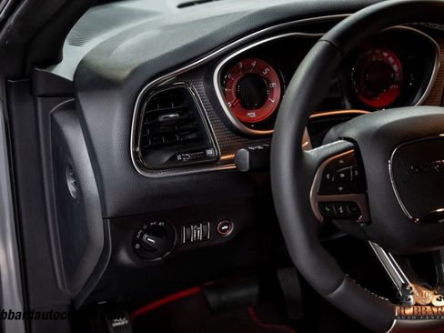 Used 2019 Dodge Challenger SRT Hellcat Redeye image 19