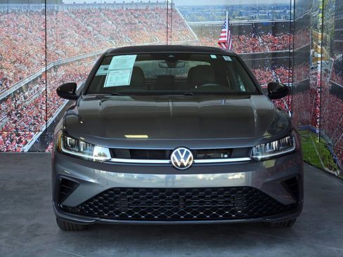 Used 2025 Volkswagen Jetta Sport FWD image 3