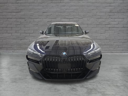 Used 2024 BMW i7 xDrive60 w/ Executive Package AWD/4WD image 2