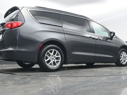 Used 2021 Chrysler Voyager Lxi image 32