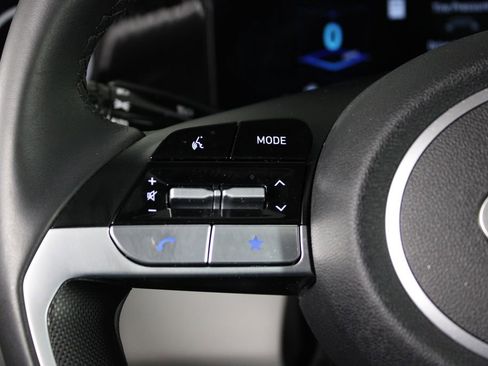 Certified 2025 Hyundai Elantra Limited image 26