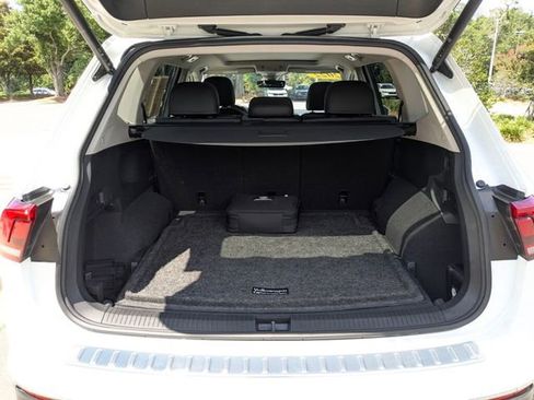 Used 2022 Volkswagen Tiguan SE AWD/4WD image 34
