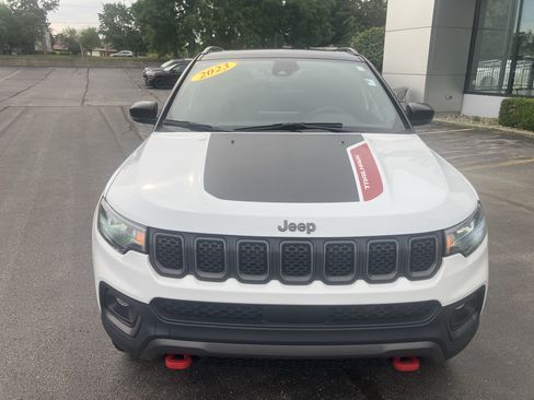 Used 2023 Jeep Compass Trailhawk w/ Sun and Sound Group AWD/4WD image 2