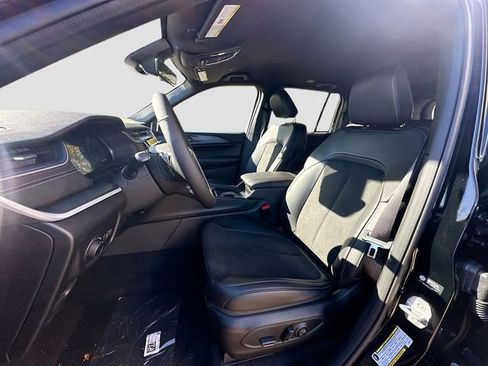 New 2025 Jeep Grand Cherokee Altitude image 22