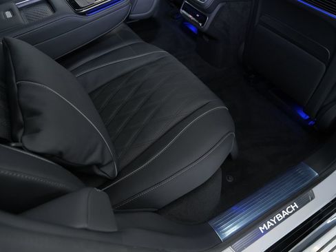 Used 2026 Mercedes-Benz Maybach GLS 600 4MATIC image 37
